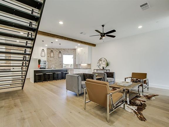 4th image of 37 Village Ln