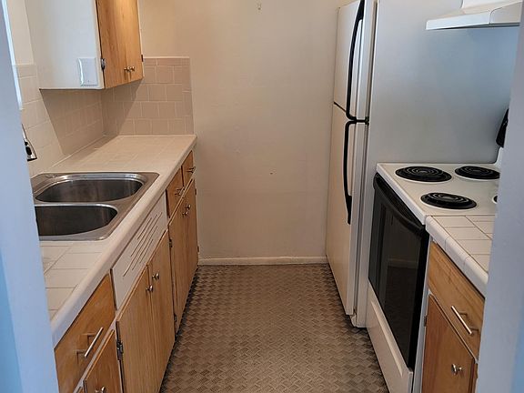 3rd image of 2722 W Myrtle Ave #2722