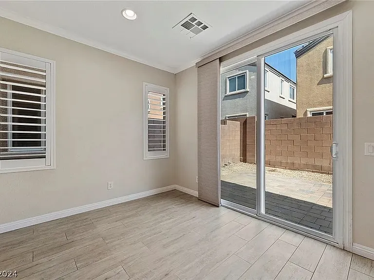 Dining room door to the patio
