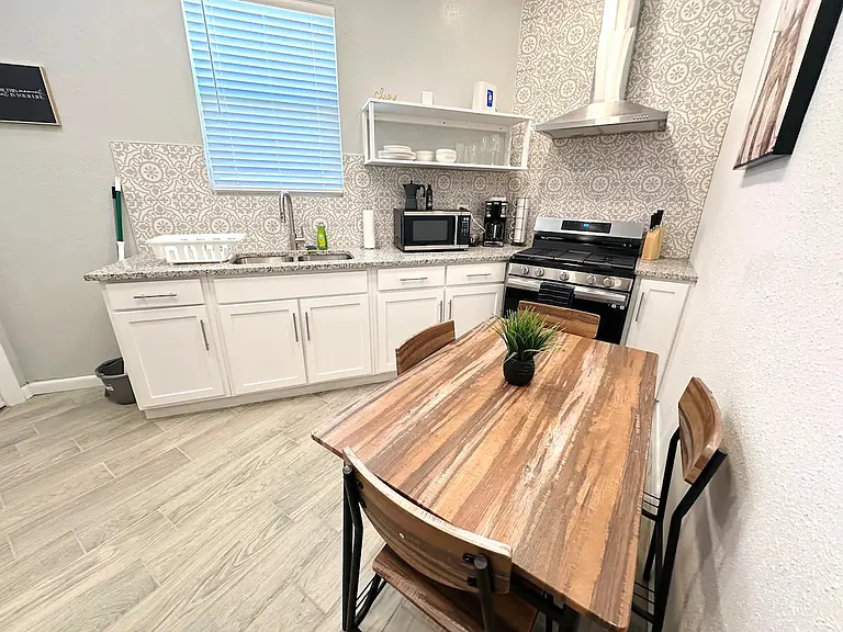 Full Kitchen with Dining Table