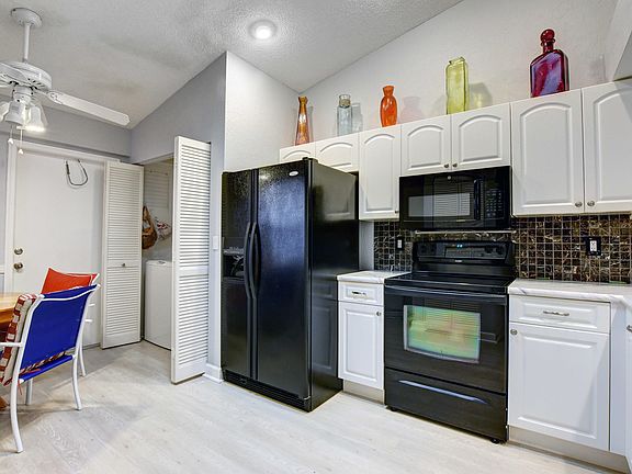 4th image of 9917 Summerbrook Ter APT B