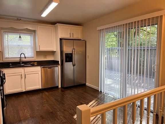 3rd image of 7956 Cherry Hill Dr NE
