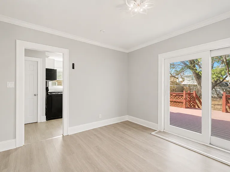 93 Hollywood Ave — Photo 37