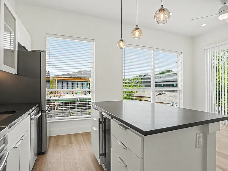 2217 N Fitzhugh Ave #207 — Photo 21