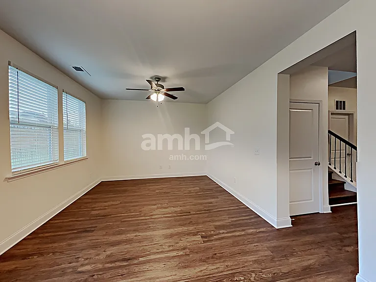 2128 Laurel Village Cir — Photo 8
