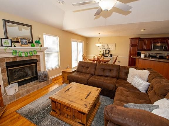 3rd image of 10282 Rosewood Ct