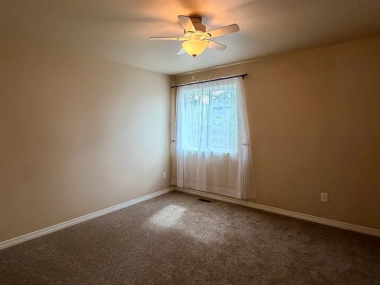 2760 Bridle Dr — Photo 29