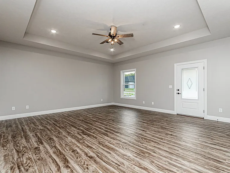 1704 Kenneth Dr — Photo 4