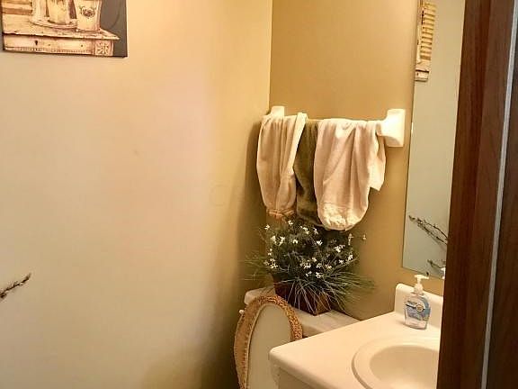 5th image of 182 Glenkirk Dr