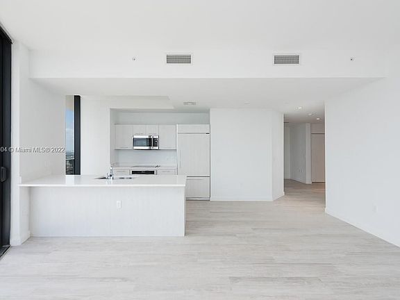 5th image of 45 SW 9th Ave Unit 4403