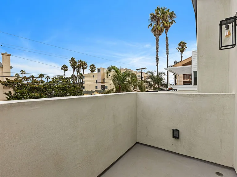 243 Dahlia Ave — Photo 18
