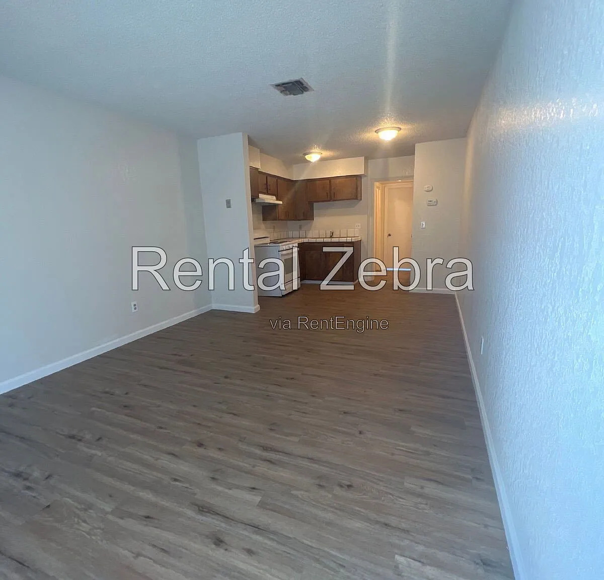 1 bed, 1.0 bath, 700 sqft, $839 — Photo 2