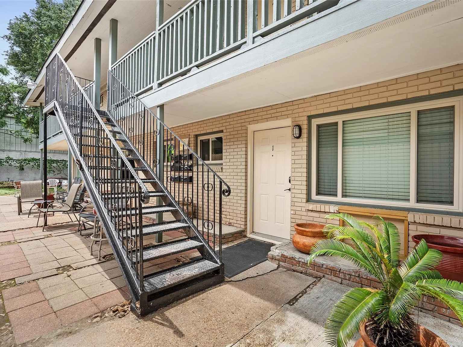 1 bed, 1.0 bath, 605 sqft, $995 — Photo 2