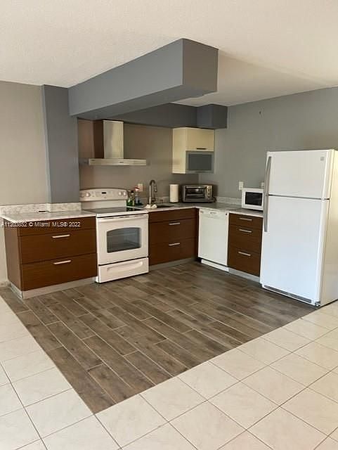 1st image of 220 Kings Point Dr APT 103