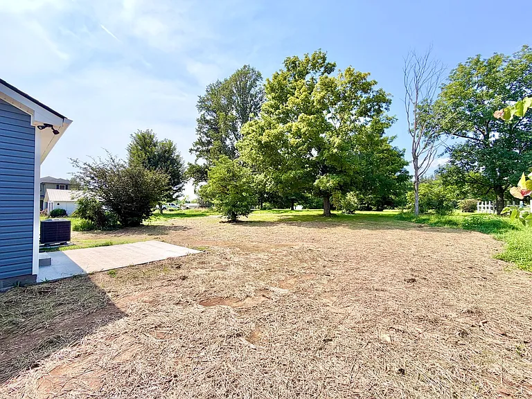 489 S Main St — Photo 36