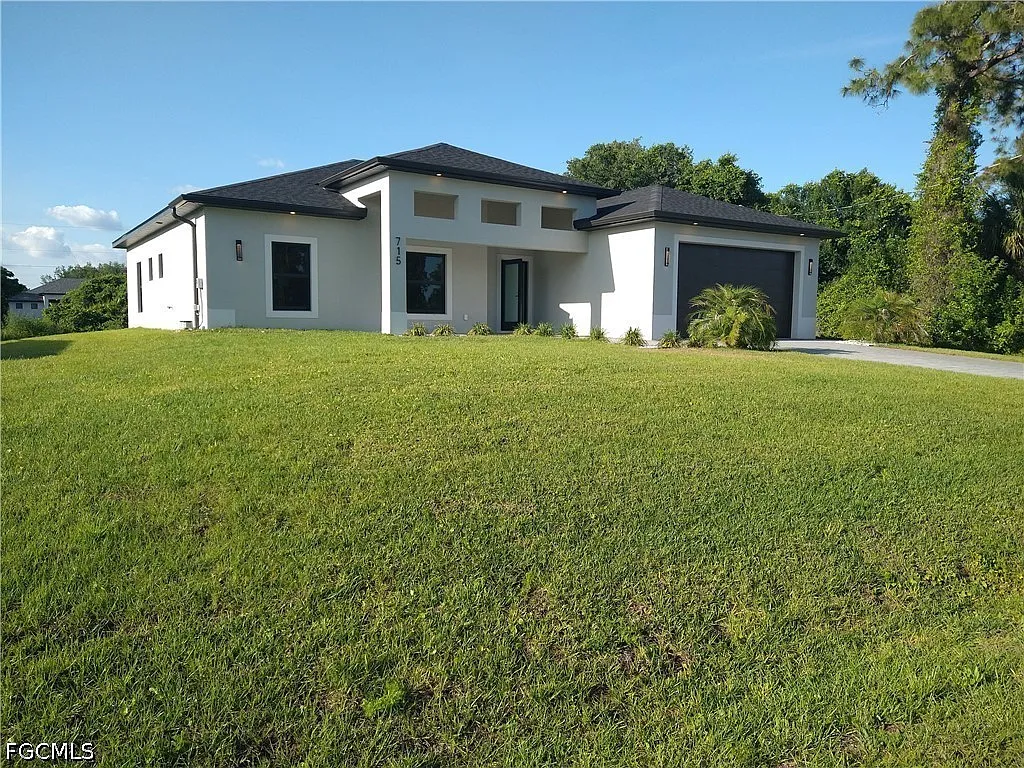 4 bed, 3.0 bath, 1719 sqft, $2,250 — Photo 4