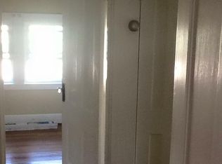 91 Harbor St, Branford, CT 06405