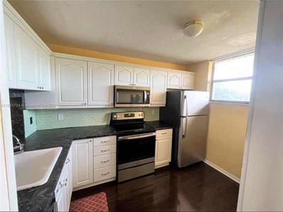 4th image of 112 Lake Emerald Dr APT 309