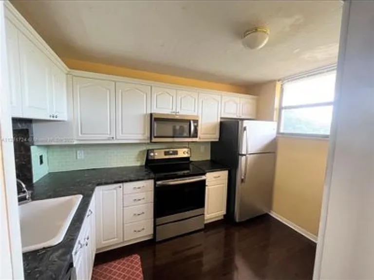 112 Lake Emerald Dr #309 — Photo 4