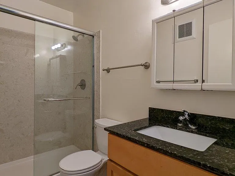 Vanguard Apartments — Photo 26