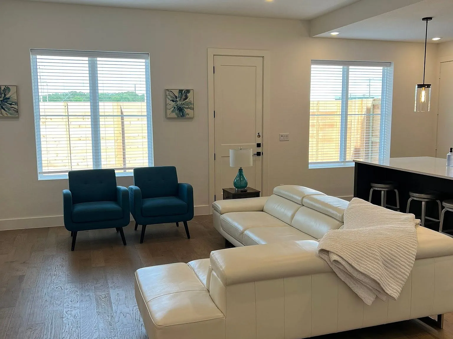 4 bed, 4.5 bath, 2061 sqft, $850 — Photo 4