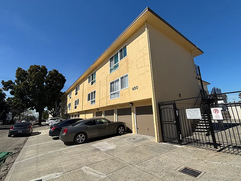 650 East 17th Street — Photo 14