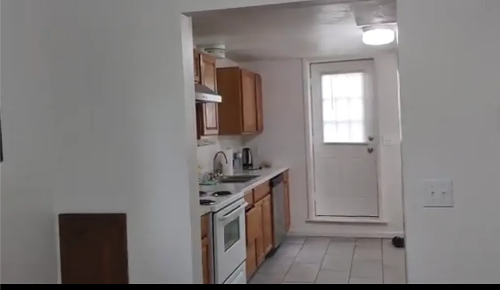 103 Pinewood Pl — Photo 1