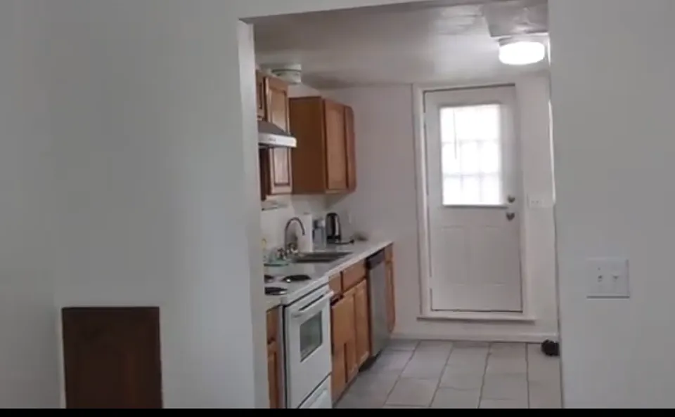 103 Pinewood Pl #2