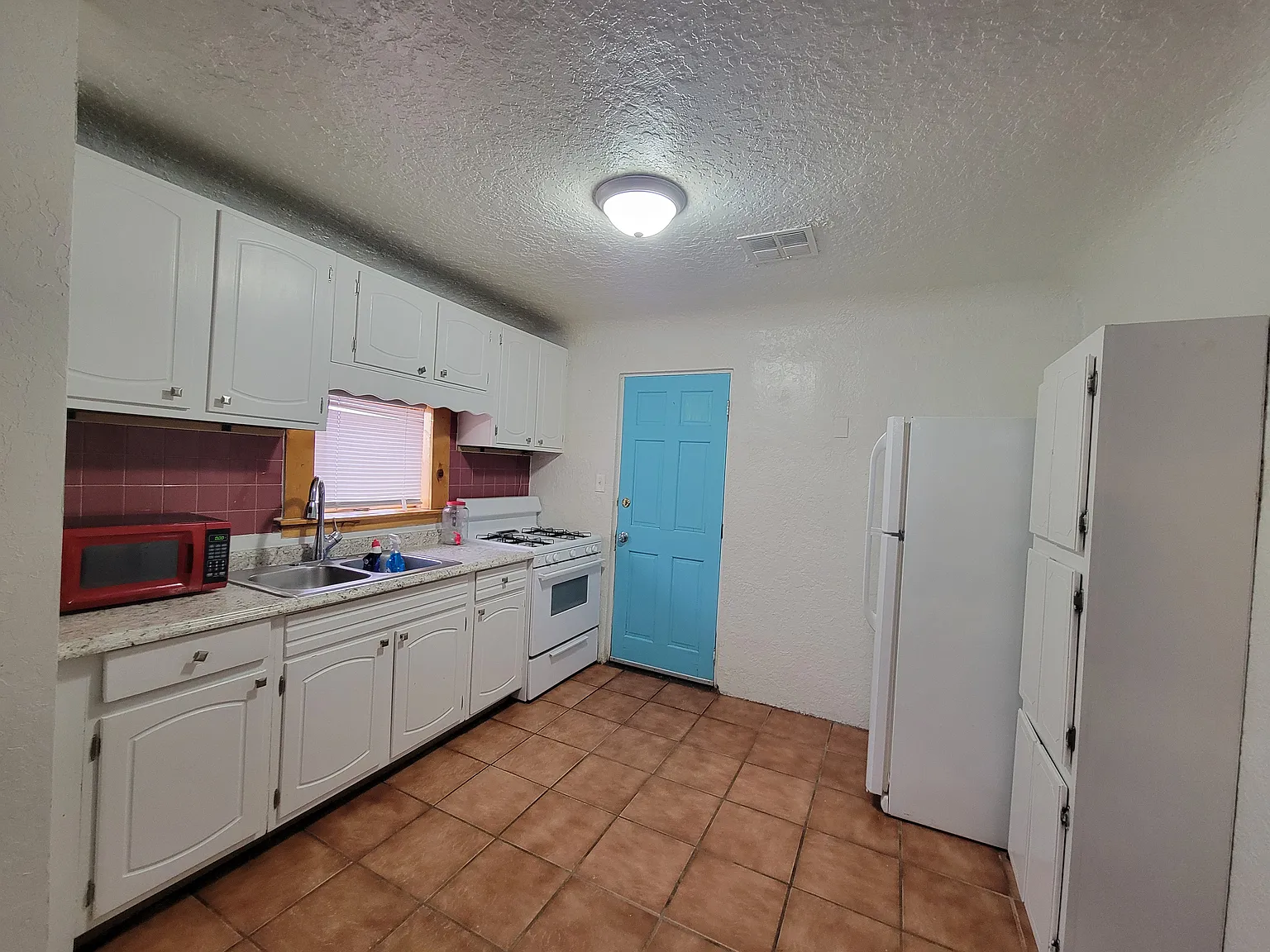 2 bed, 800 sqft, $1,100 — Photo 2