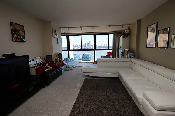 Sold by Hudson View Realty LLC | media 3