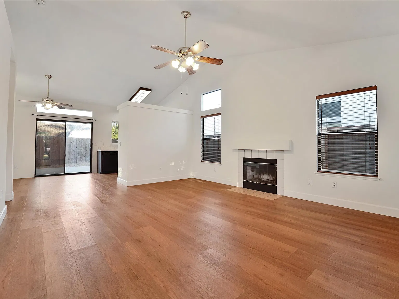 3 bed, 1120 sqft, $2,950 — Photo 4