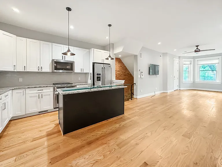 122 Bryant St NW #1 — Photo 2
