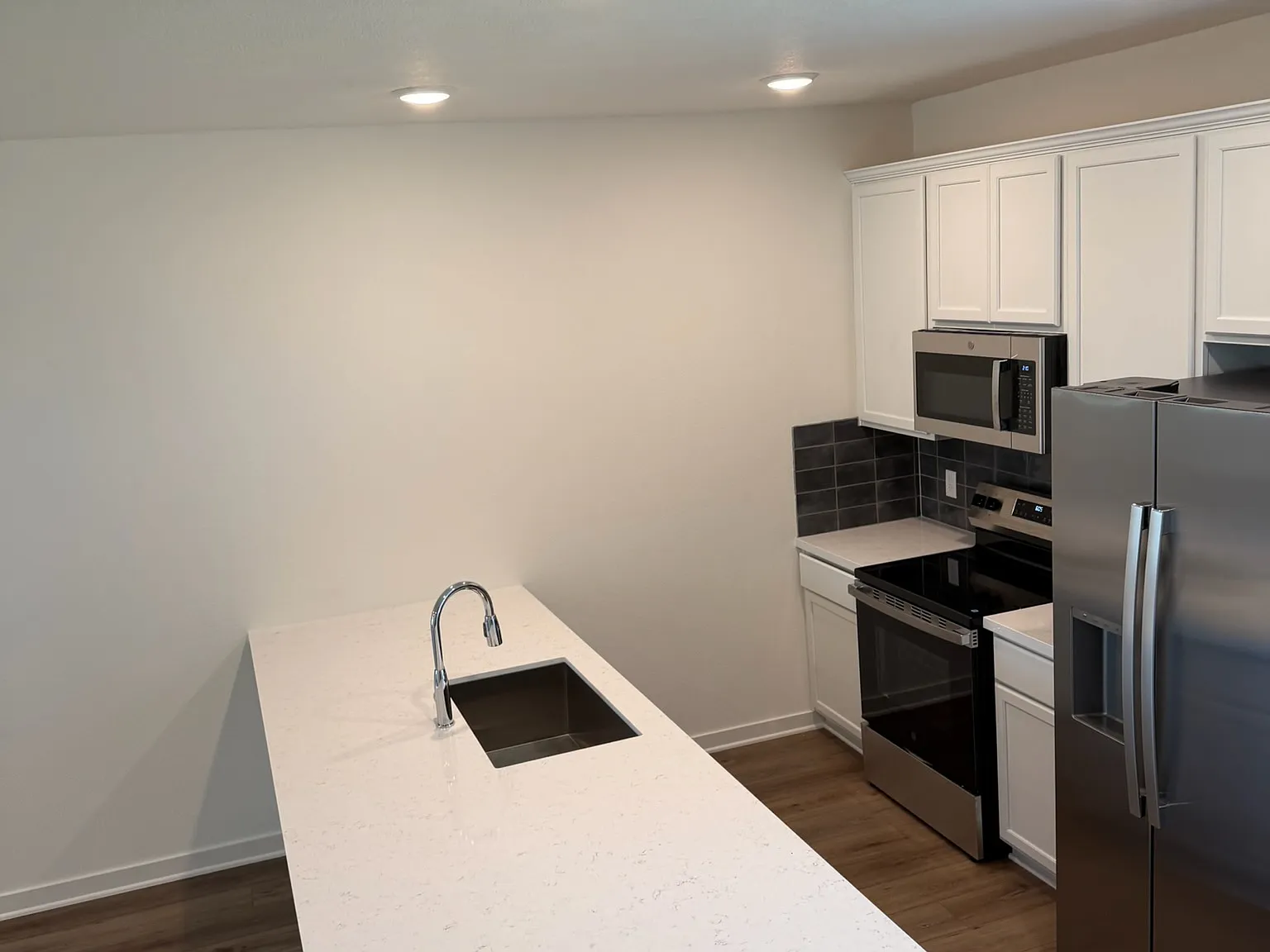 3 bed, 2.5 bath, 1346 sqft, $2,000 — Photo 3