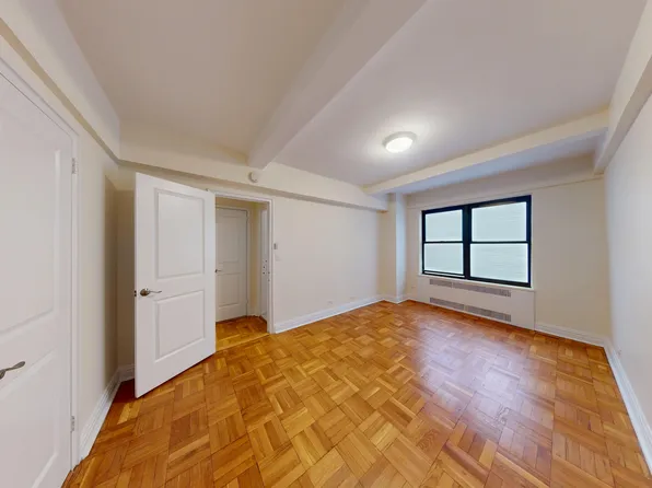 141 East 56th Street image 10 of 12