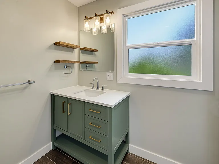 2100 Woodlawn Dr — Photo 16