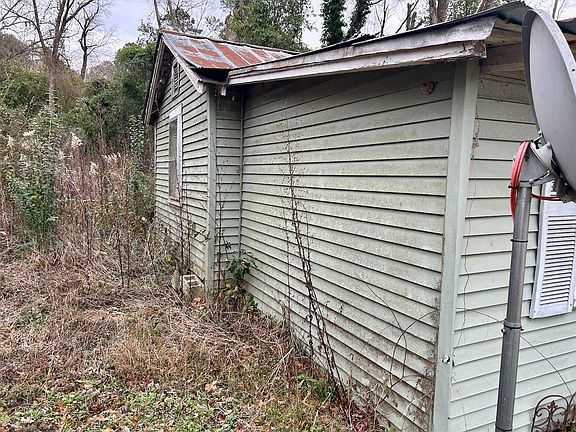 3rd image of 323 Aiken Rd