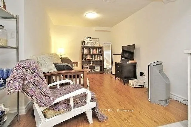30 Thatcher Cres #-BSMNT — Photo 3