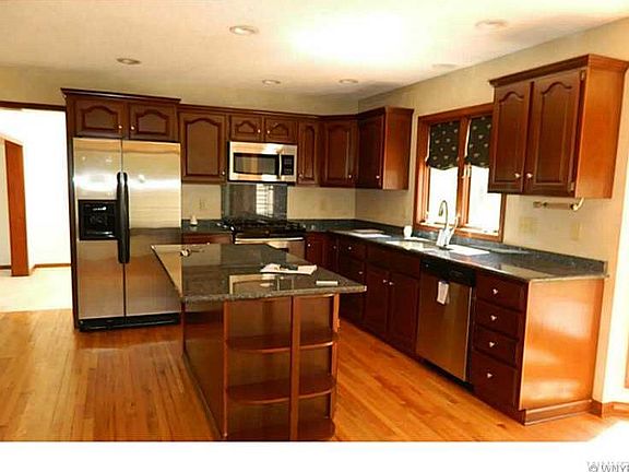 4th image of 227 Curley Dr