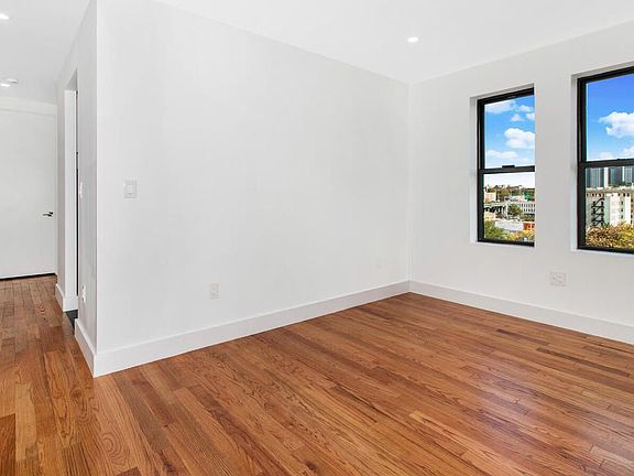 4th image of 1686 Clay Ave #35