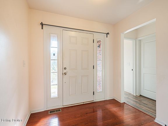 4th image of 206 Brookfield Hills Ct