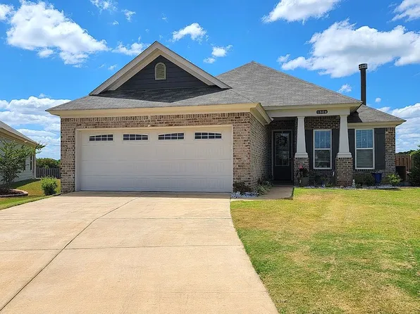 1304 Hemlock Ct, Prattville, AL 36066