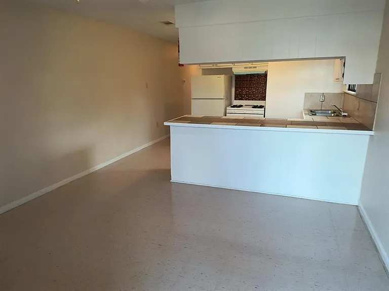 1332 Stilt St — Photo 2