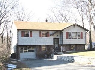 35 Lakeview Rd, Ringwood, NJ 07456