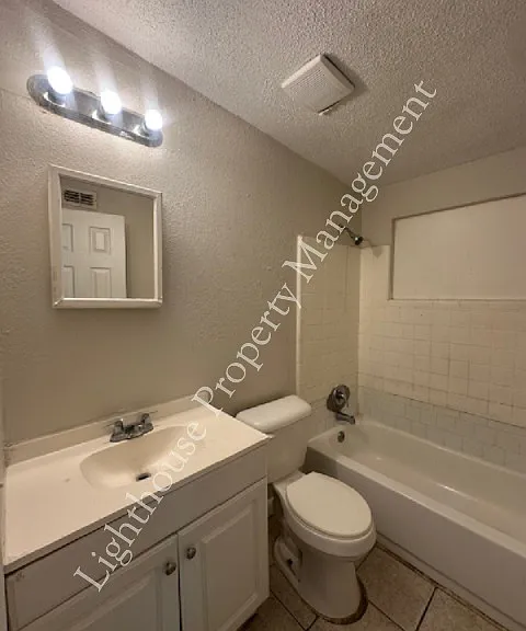 1490 W 33rd St — Photo 9