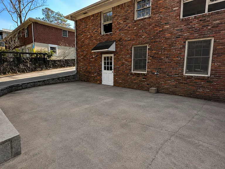 2071 E Roxboro Rd NE #B — Photo 15