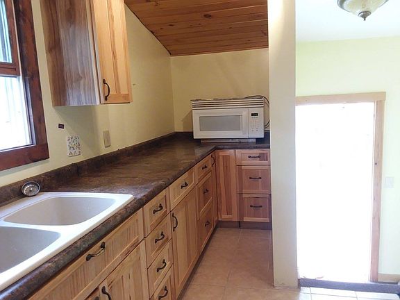 3rd image of 124 Laquineo St