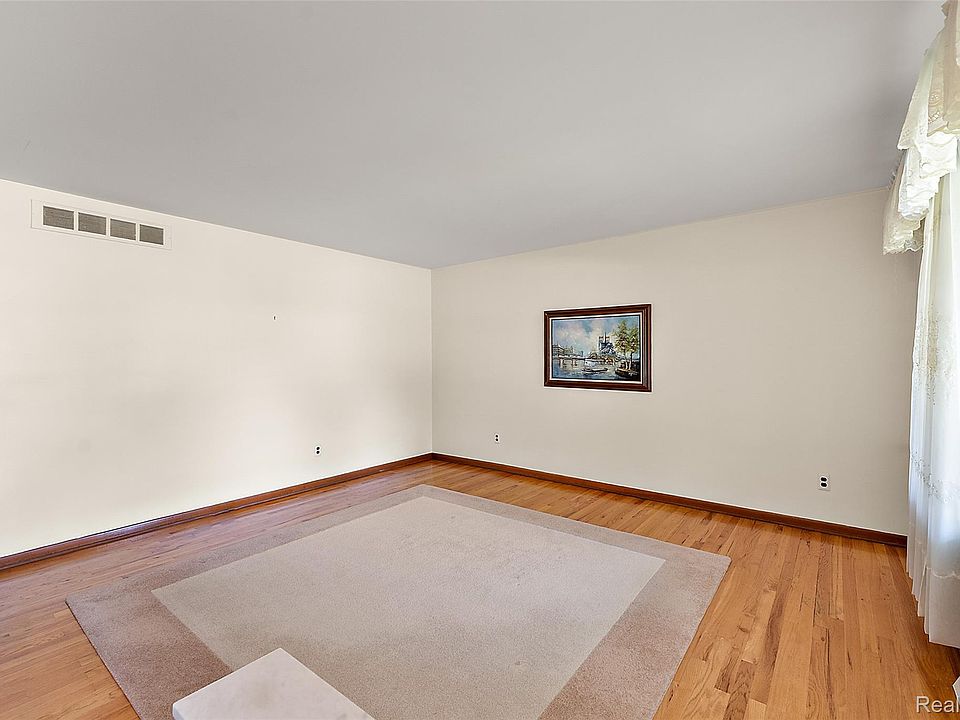 17048 Harbor Hill Dr, photo 19