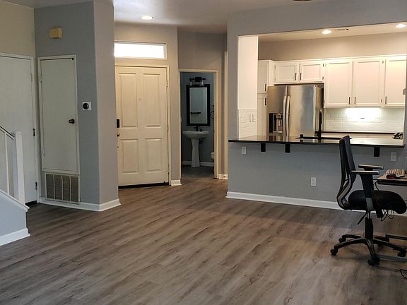 4th image of 11667 Compass Point Dr N