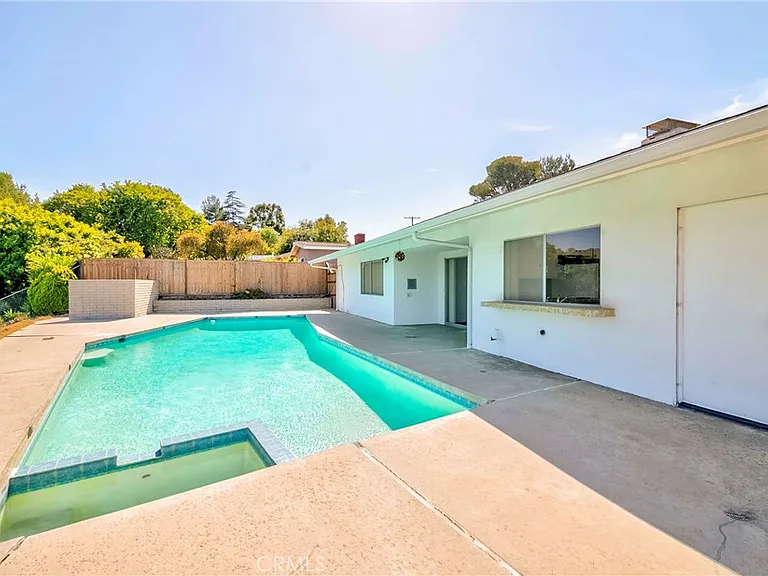 4610 Rockbluff Dr — Photo 32