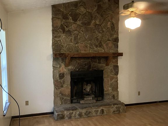2nd image of 358 Cynthia Ct